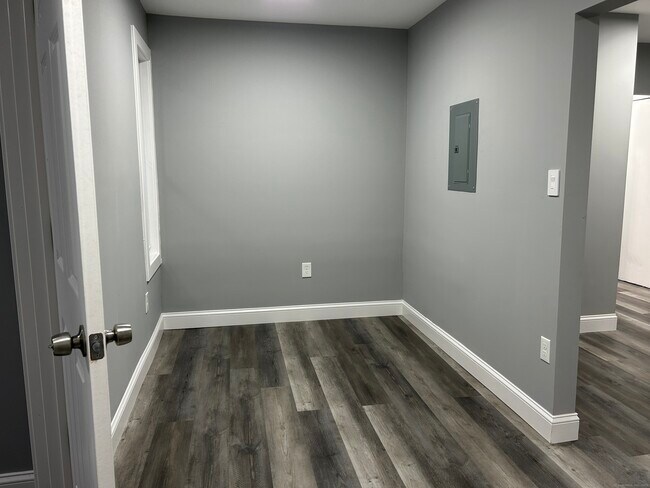 Building Photo - 92-98 Boswell Ave