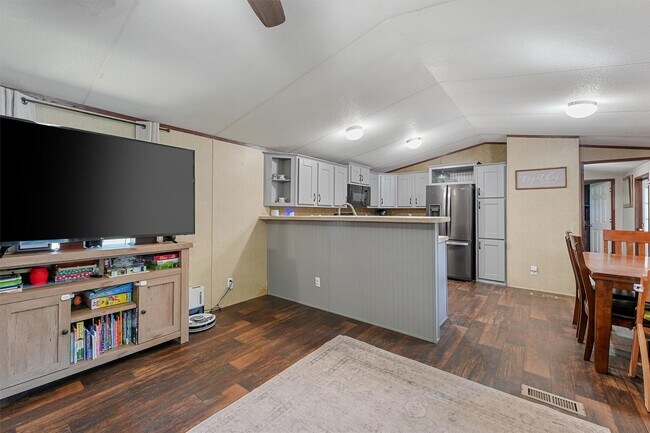 Building Photo - 106 County Road 3755