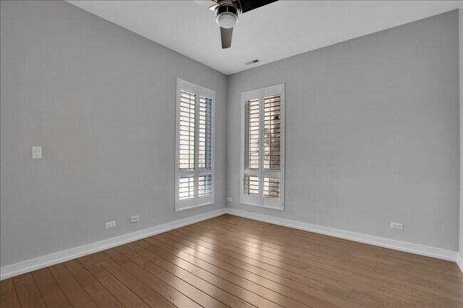 Building Photo - 1821 W Armitage Ave