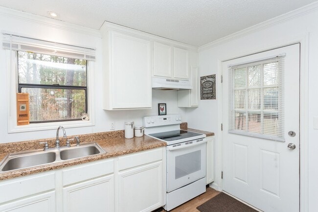 Building Photo - 129 Forsyth Dr
