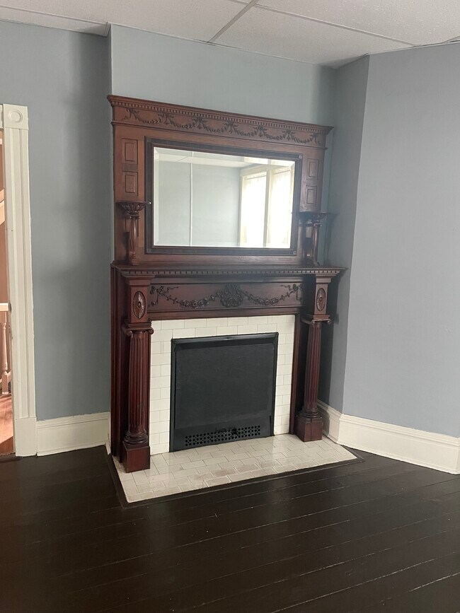 Building Photo - 315 S Penn St