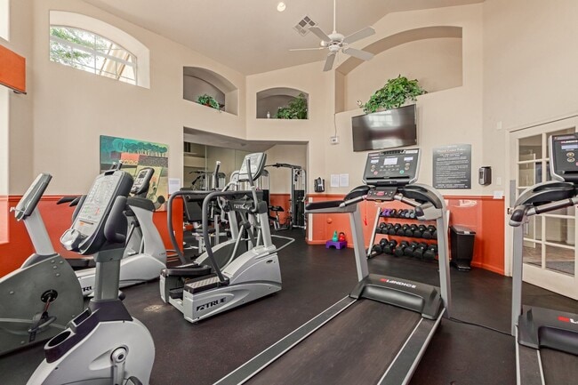 Building Photo - Beautiful 2 bedroom 2 bathroom first floor...