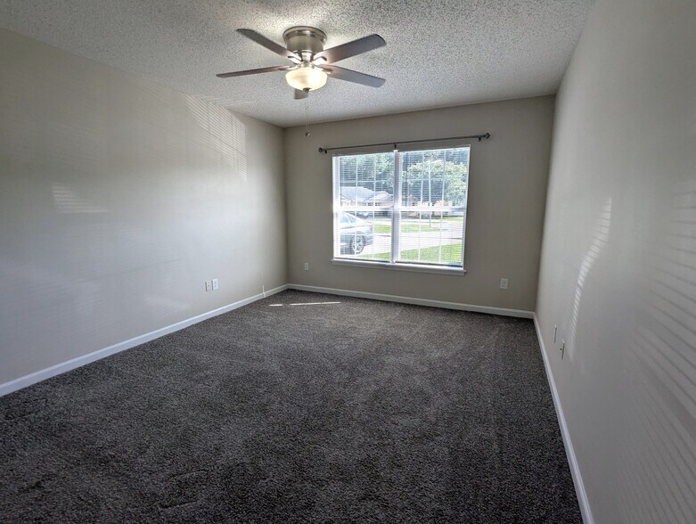 Building Photo - 127 Plantation Point Dr