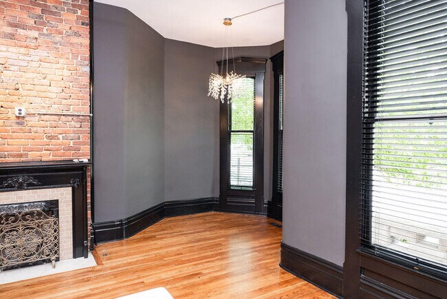 Building Photo - 275 S Limestone