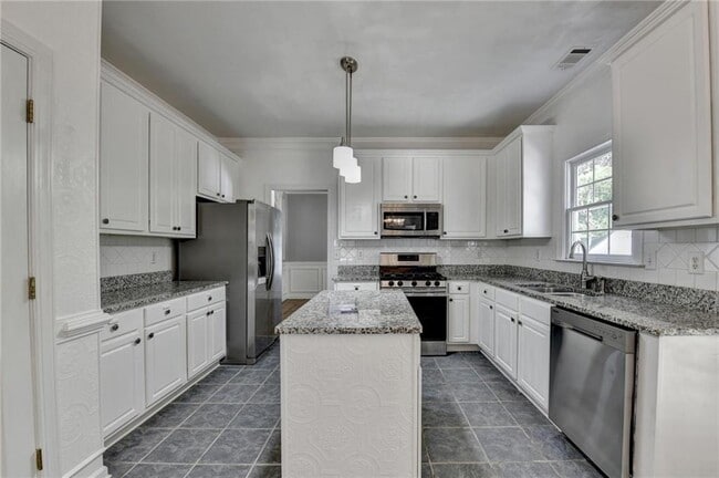 Building Photo - 2072 Fairport Way