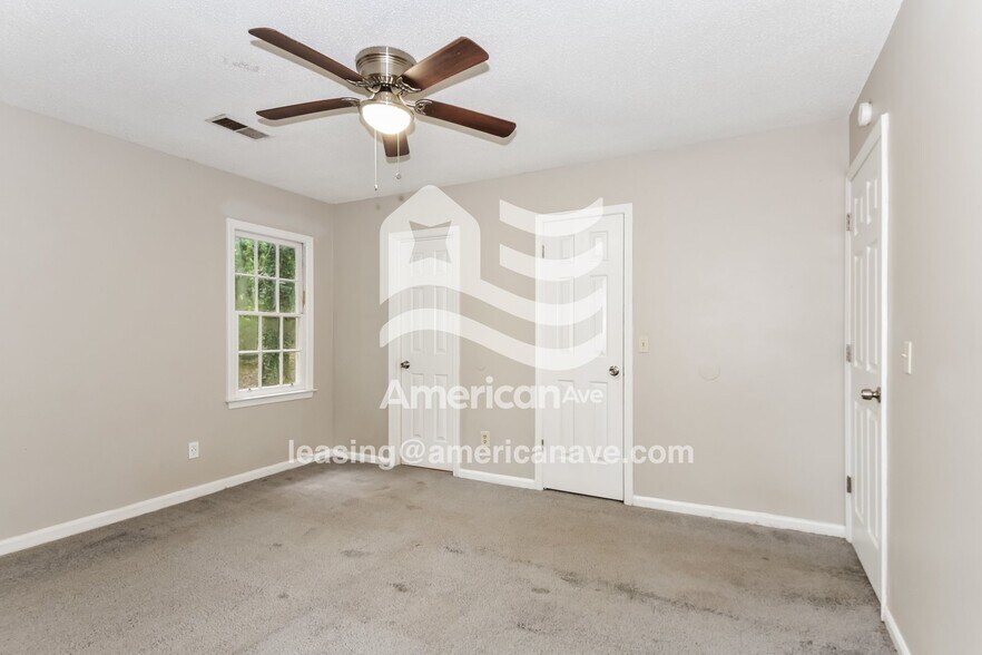 Building Photo - 224 Holmsbury Rd