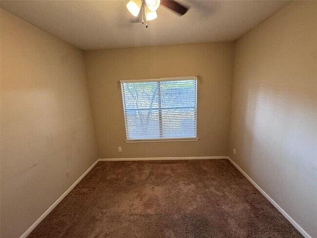 Building Photo - 6000 Shepherd Mountain Cove