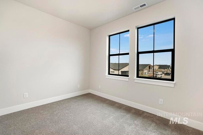 Building Photo - 547 Cyn Fls Dr
