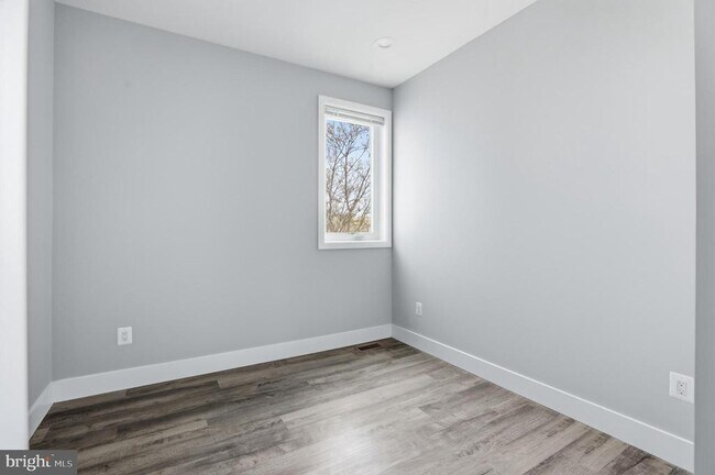 Building Photo - 2602 4th St NE