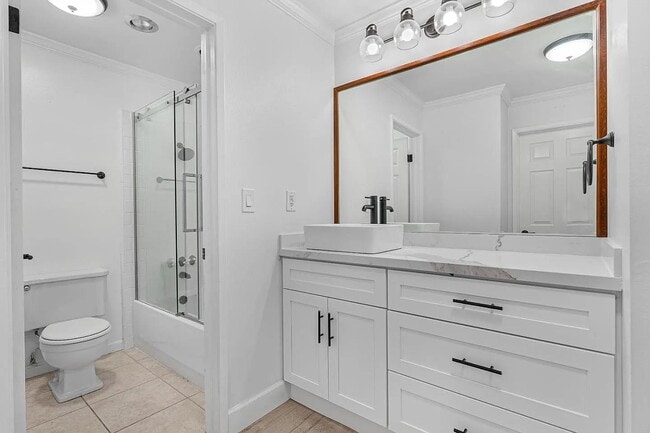 Building Photo - 207