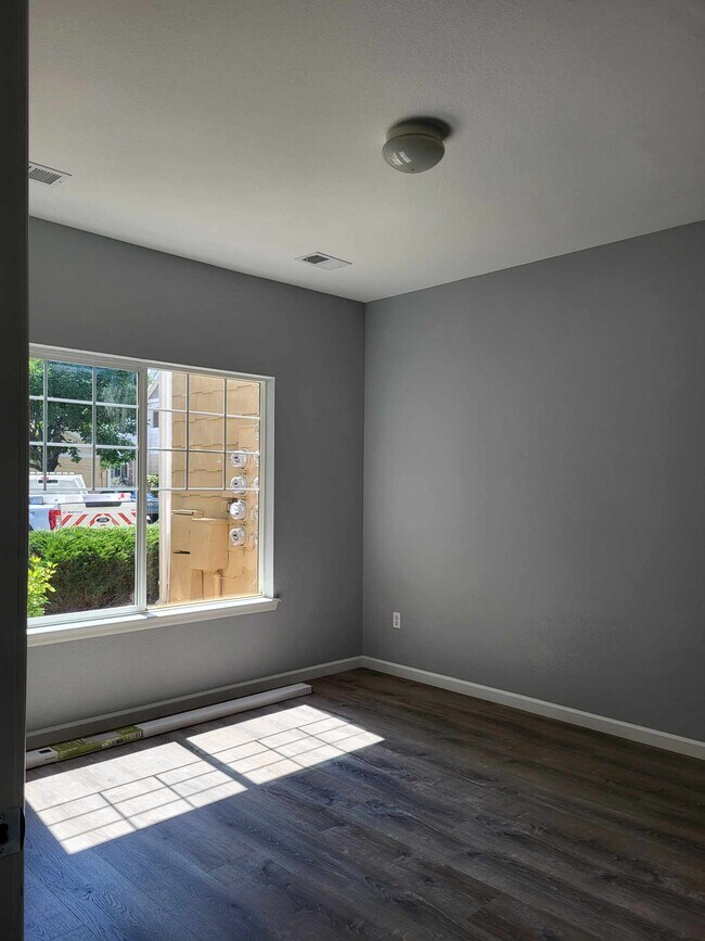 Building Photo - 4725 Hahns Peak Dr