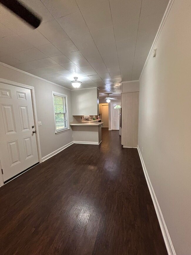 Building Photo - 523 Colonial Dr