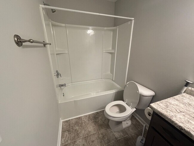 Building Photo - FOR RENT