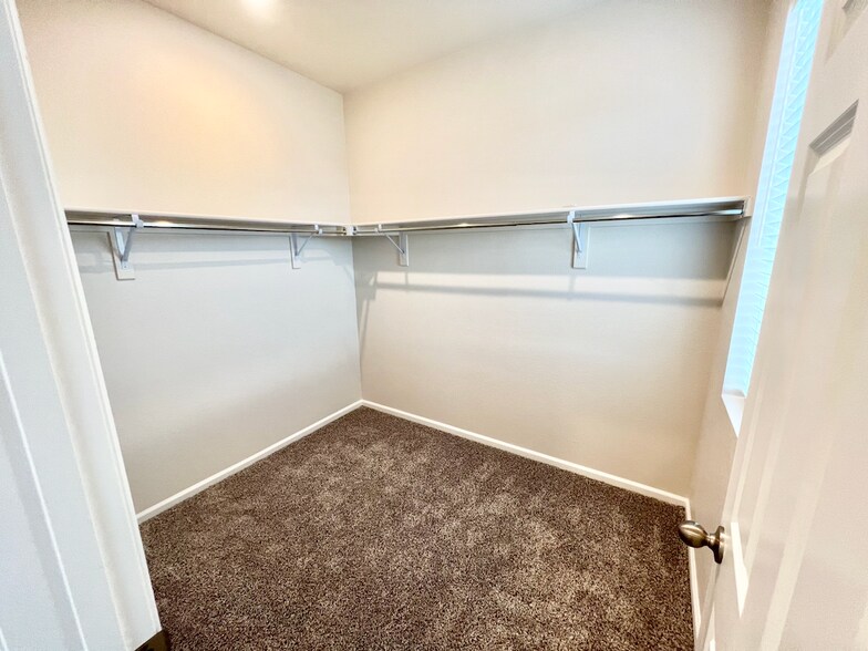 Walking Closet masterBed 8' 5" by 6' 11" - 13735 Del Corso Way