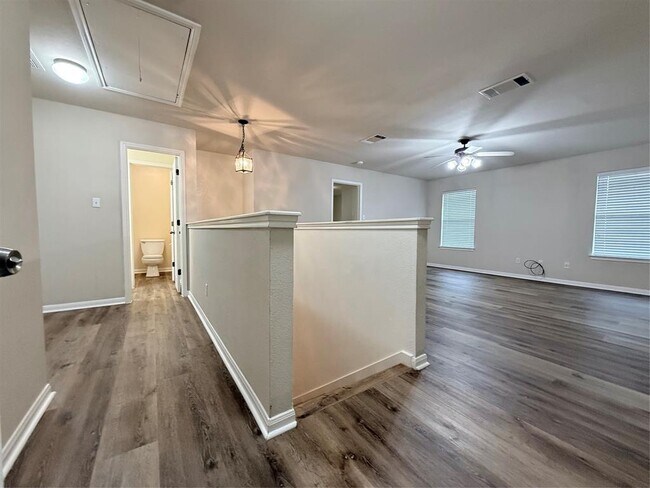 Building Photo - 4025 Meadow Bluff Way