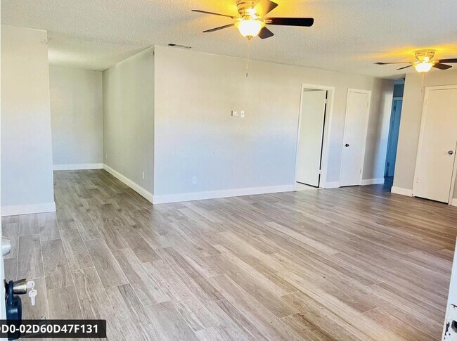 Building Photo - 901 Hickory St