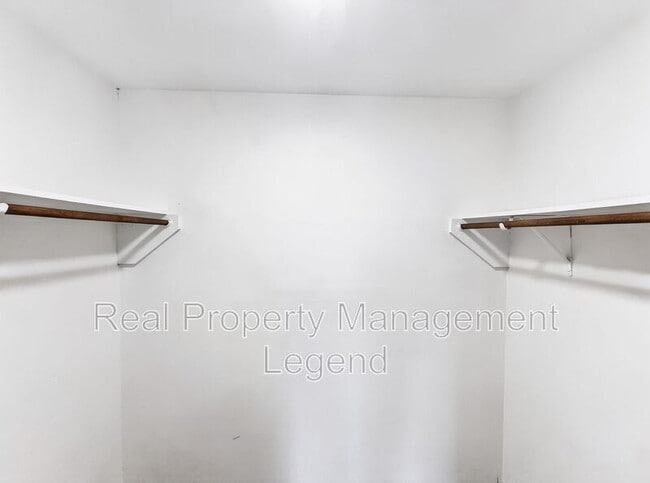 Building Photo - 109 N Heights Dr