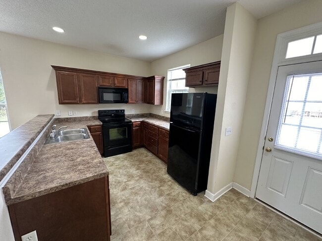 Building Photo - Townhouse for Rent