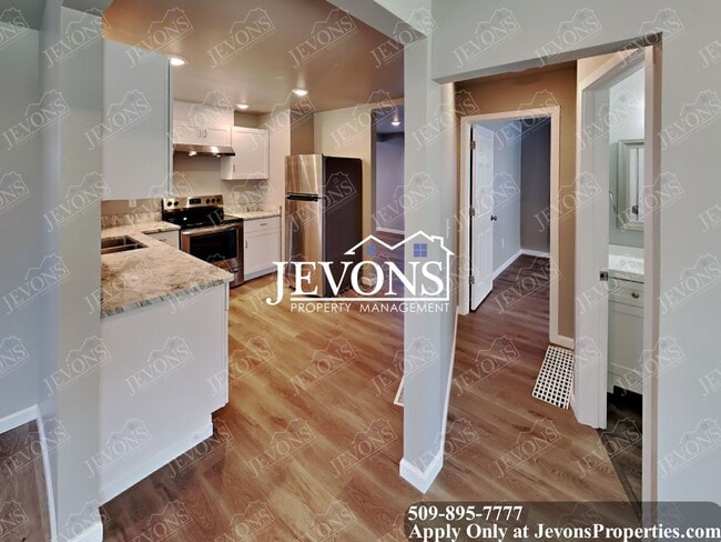 Building Photo - Explore this attractive property in Yakima with 3 bedrooms and 1 bathroom