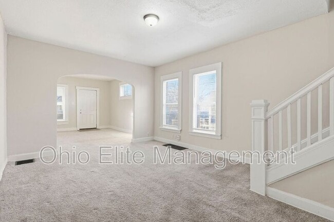 Building Photo - 500 N Champion Ave