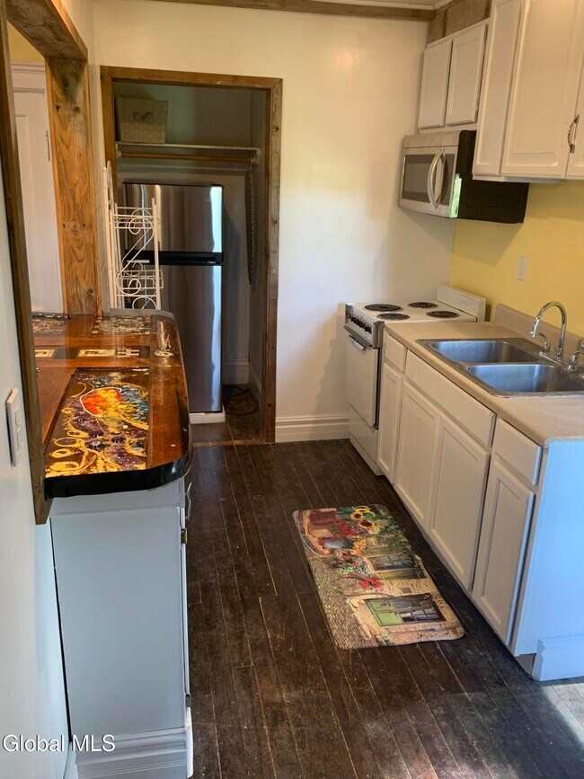 Building Photo - 260 Clark Rd