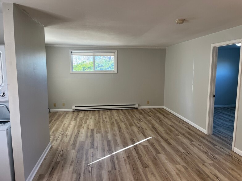 Building Photo - 929 E Clay St