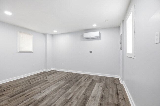 Building Photo - 2336 Clifton Ave