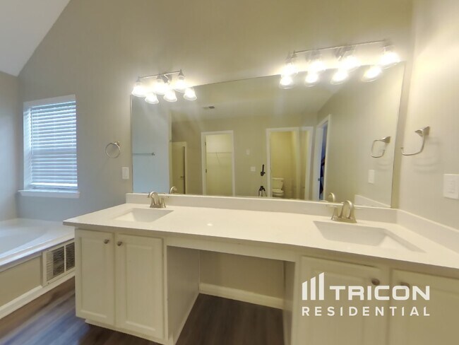 Building Photo - 4550 Talon Way