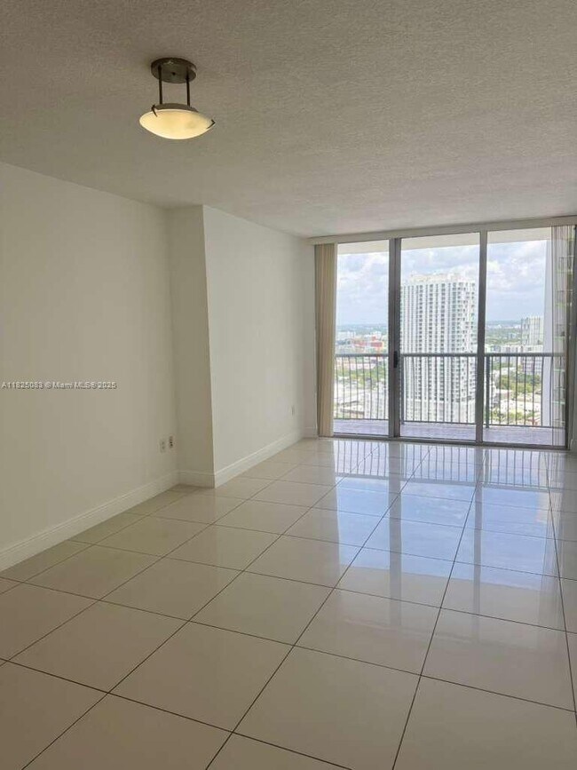 Building Photo - 1750 N Bayshore Dr
