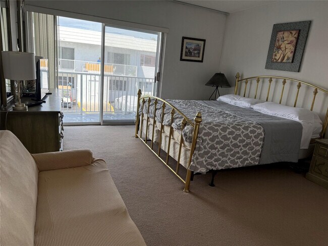 Building Photo - 412 S Cypress Rd