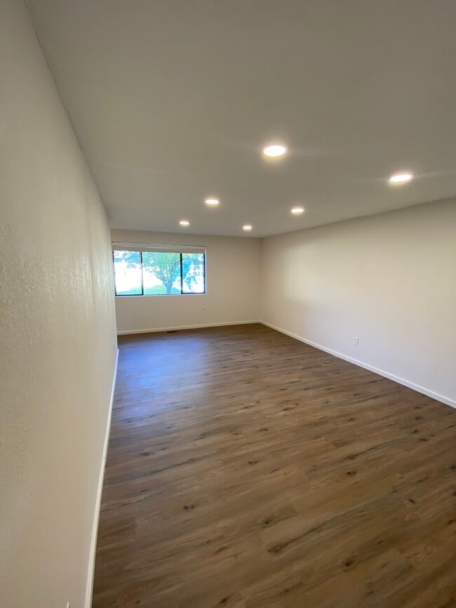 Large Primary Bedroom - 330 S Reed St