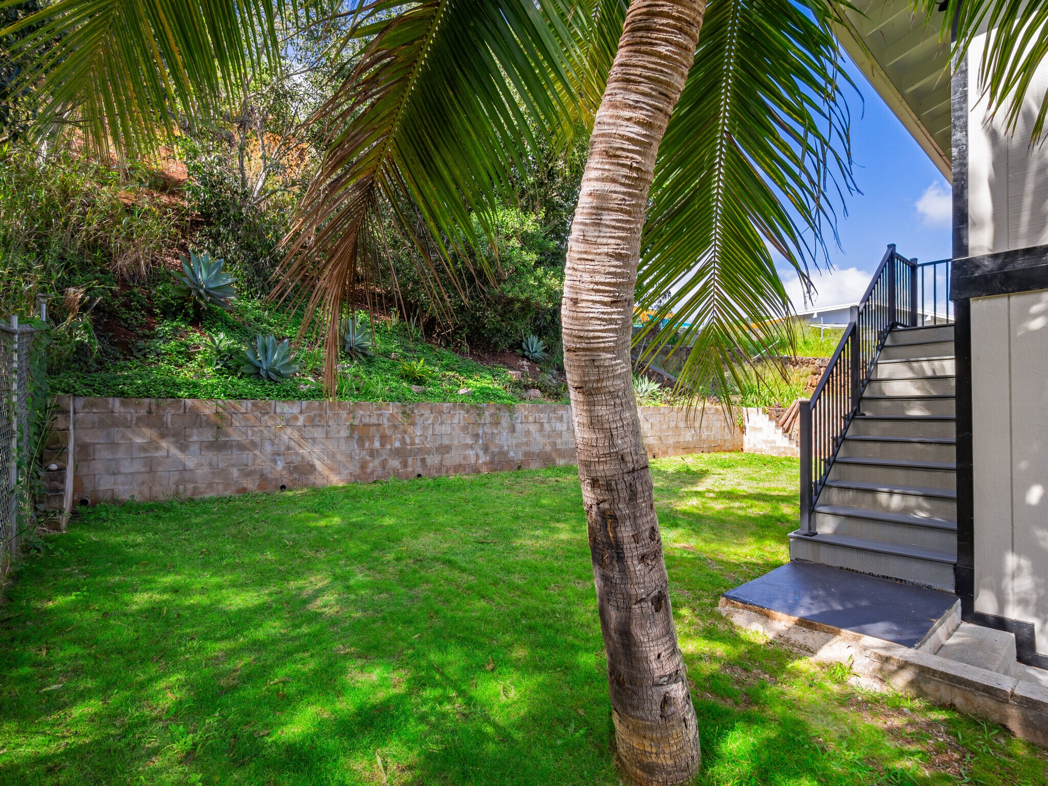 Building Photo - 95-148 Waimakua Dr