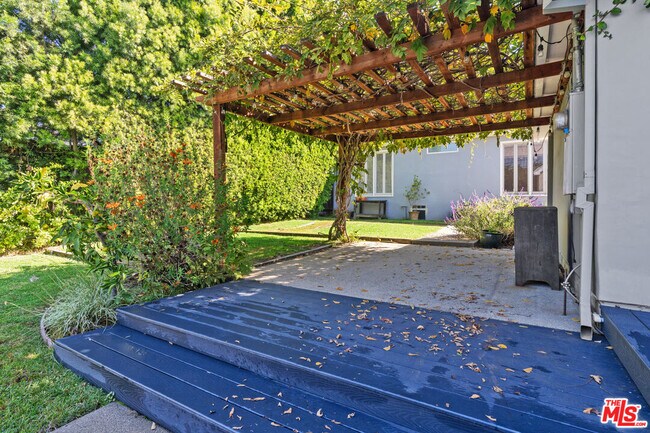 Building Photo - 949 S Muirfield Rd