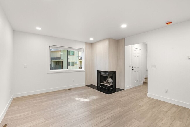 Building Photo - 2630 Davidson Dr