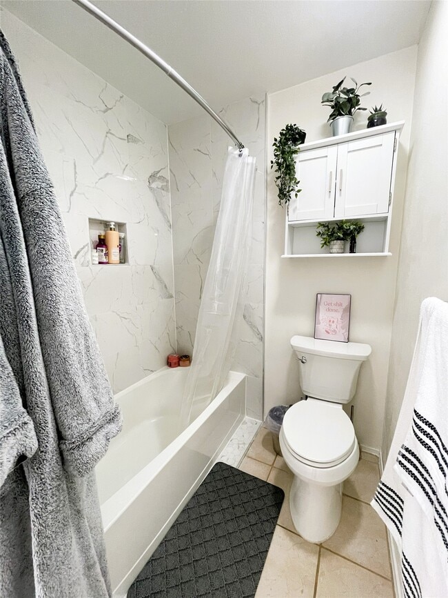 Building Photo - 921 Marine Dr