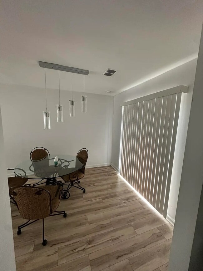 Building Photo - 283 Flagstone Way