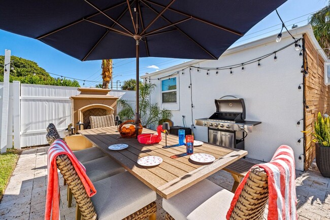 Building Photo - 214 Seacrest Ln