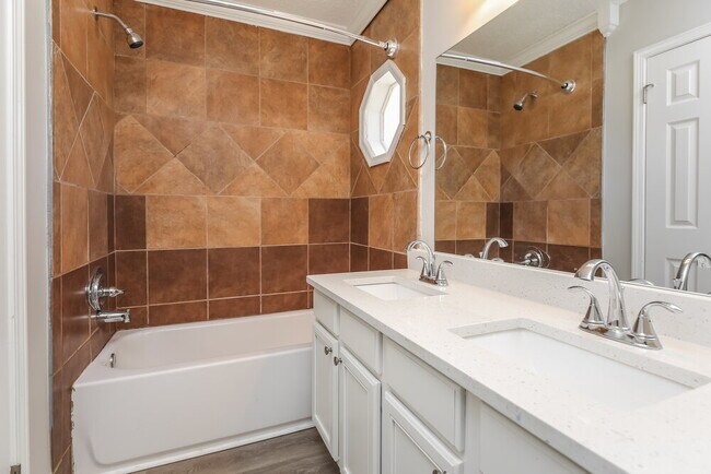 Building Photo - 340 Wayside Dr