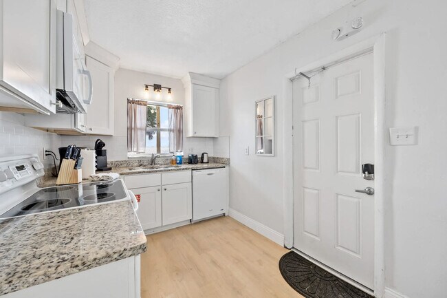 Building Photo - 3524 S Atlantic Ave