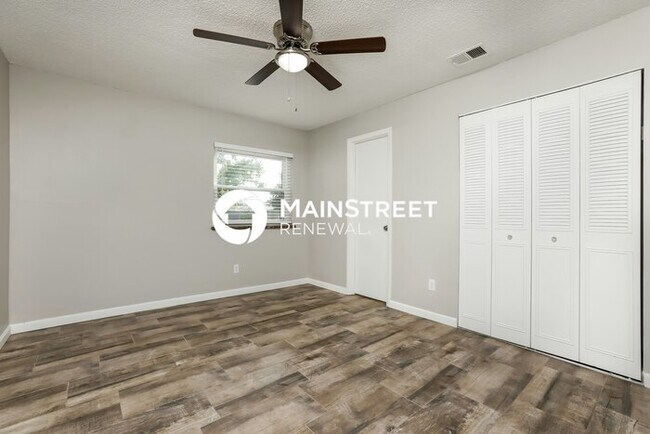 Building Photo - 3 Bedroom Pet-Friendly Home in Deltona, FL with Main Street Renewal