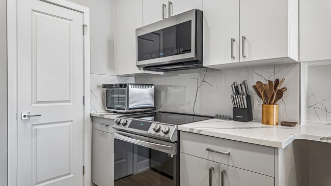 Building Photo - Luxury Fishtown Apartment With Parking!