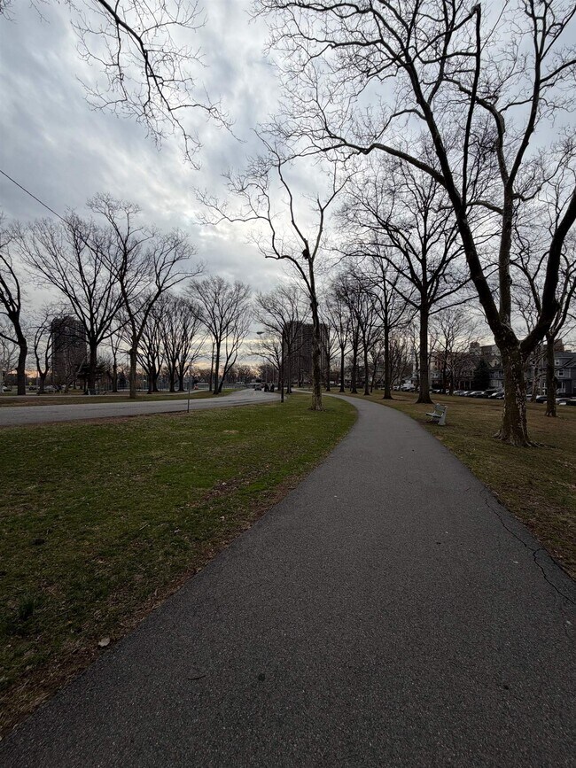 Building Photo - 7812 Hudson Ave