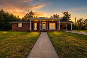Building Photo - 3 Bedroom, 1.5 Bath RANCH Style NEST