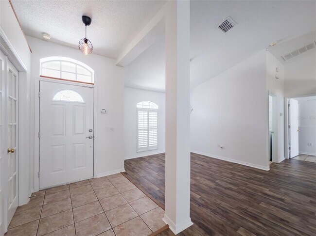 Building Photo - 14717 Redcliff Dr