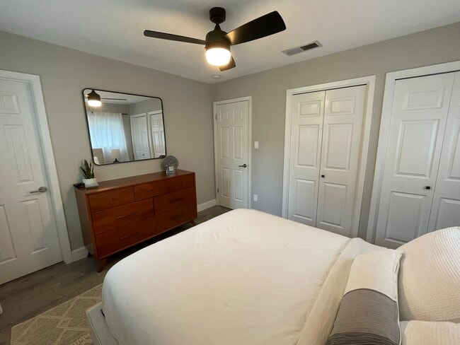 Building Photo - 10200 Quail Valley Blvd