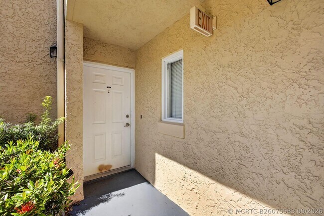 Building Photo - 1628 SE Green Acres Cir