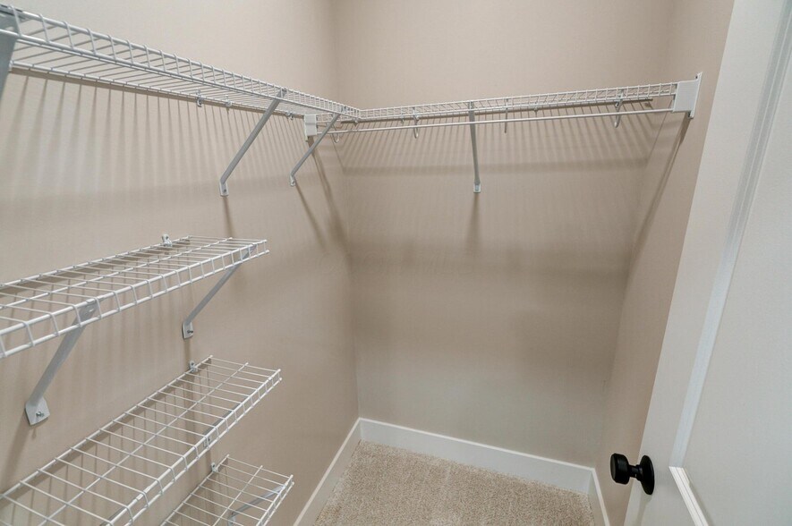 Building Photo - 2589 Dayton Ave