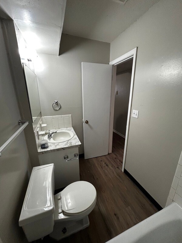 Building Photo - 1413 W Maple Ave