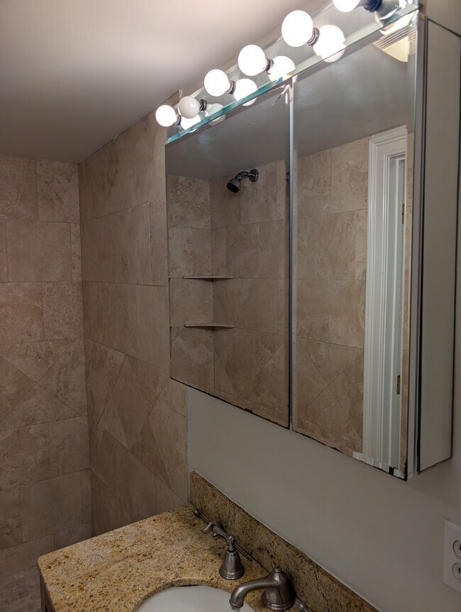 Building Photo - 40 Prince St