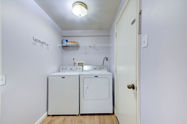 Building Photo - Dog Friendly 3 Bed 1 Bath Ranch Home With ...